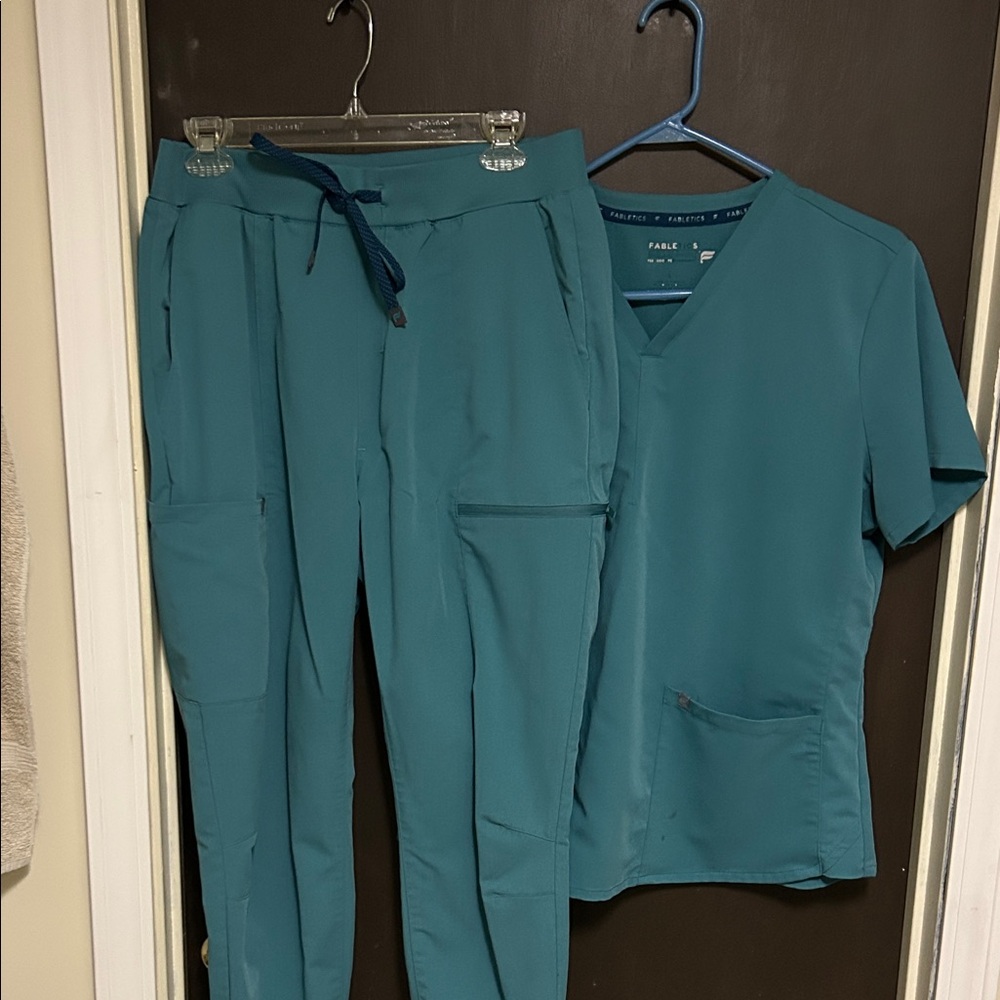 Fabletics Turquoise Scrub Set